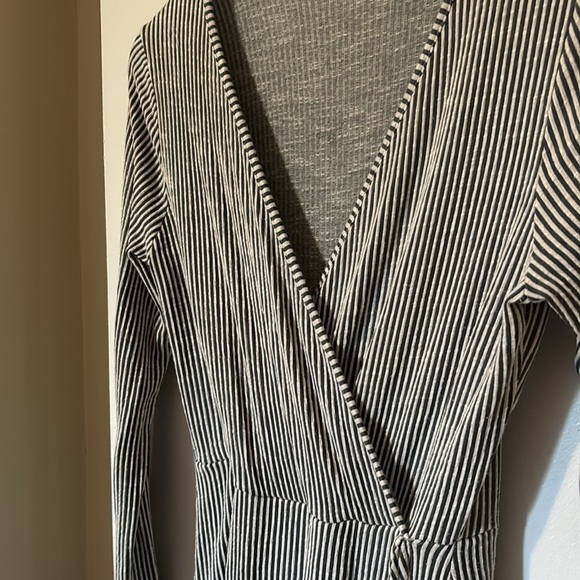 Beautiful Pin stripe design, Size Large.  Waist has little movement. - Picture 4 of 4